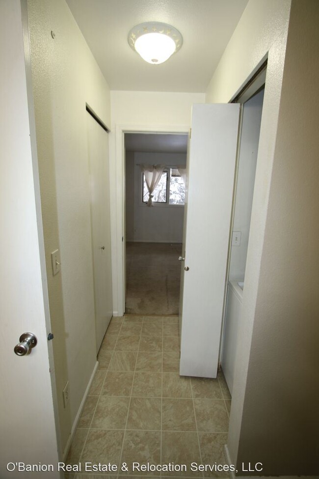 Building Photo - 1 br, 1 bath House - 2430 Sentry Drive, B106