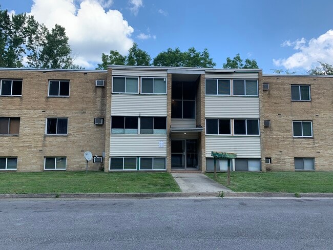 Primary Photo - Tallmadge Hills Apartments