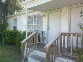 Building Photo - 1167 NW Ozmun Ave