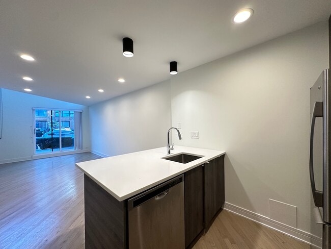 Building Photo - 959 W Grace St