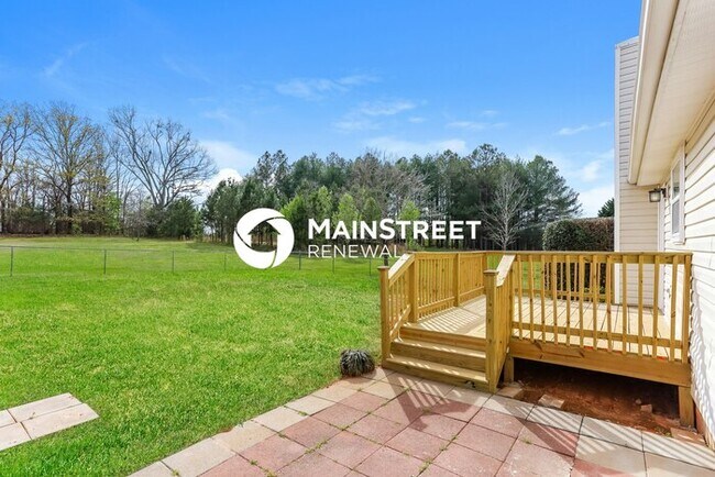 Building Photo - 3 Bedroom Pet-Friendly Home in LOCUST GROVE, GA with Main Street Renewal