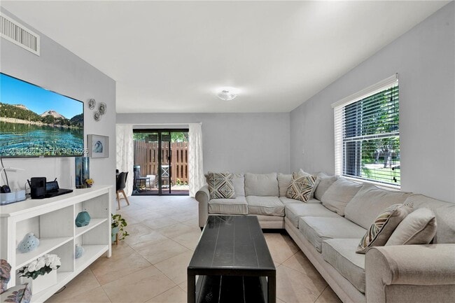 Building Photo - 11490 SW 109th Rd