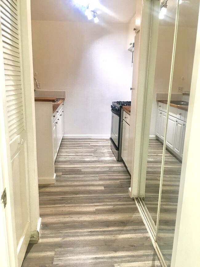 Building Photo - title - Beautiful 1 Bed/1 Bath Condo Apart...