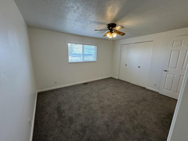 Building Photo - 6825 Lotus St