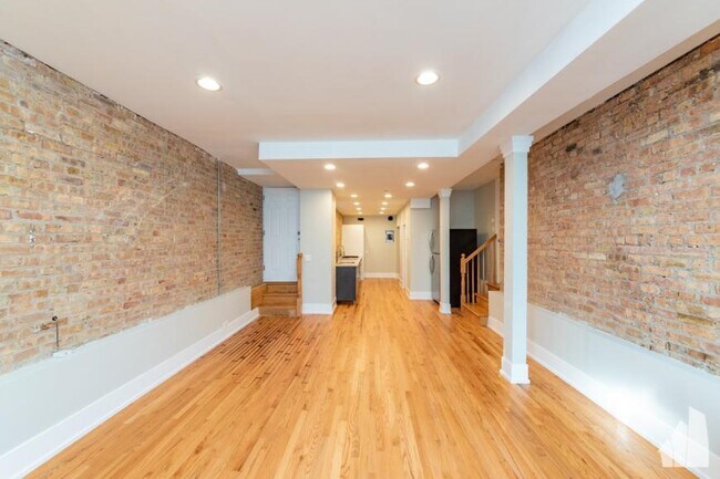 Building Photo - 1 bedroom in Chicago IL 60657