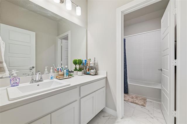 Building Photo - 2417 Mankato Dr