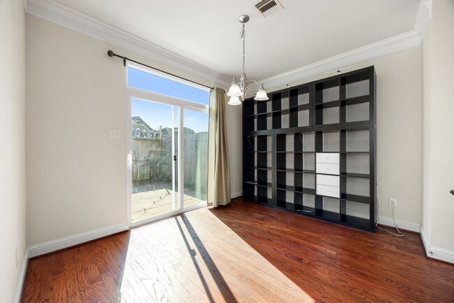 Building Photo - 16030 Summerville Lake Dr