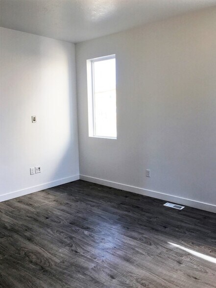 Building Photo - 5347 Fallowfield Ln