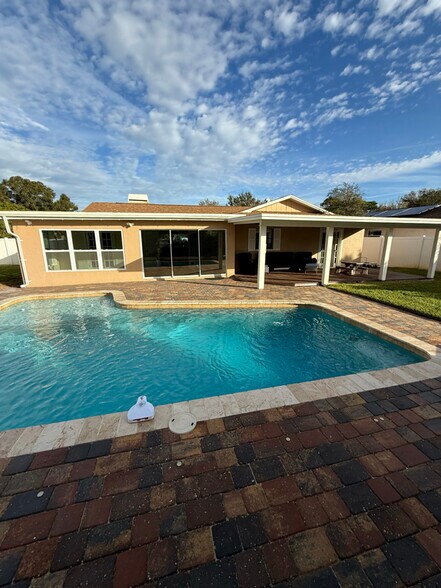 Building Photo - 9429 Laura Anne Dr