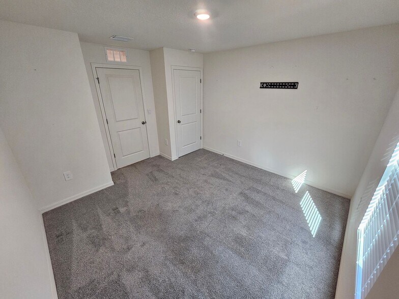 Building Photo - 487 W Back Nine Cir