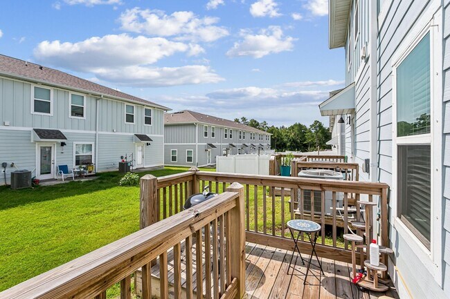 Building Photo - Gated Community | Community Pool | Lawn Care Included | Minutes to Navy Federal!