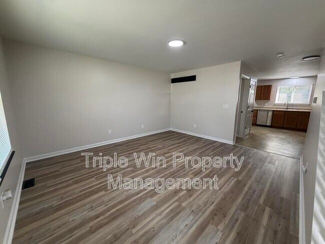 Building Photo - 226 Diekamp Ln