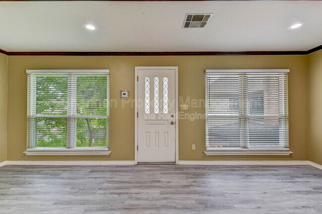 Building Photo - 15606 Dawnbrook Dr