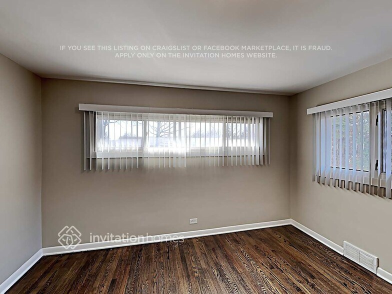 Building Photo - 9632 Mansfield Ave