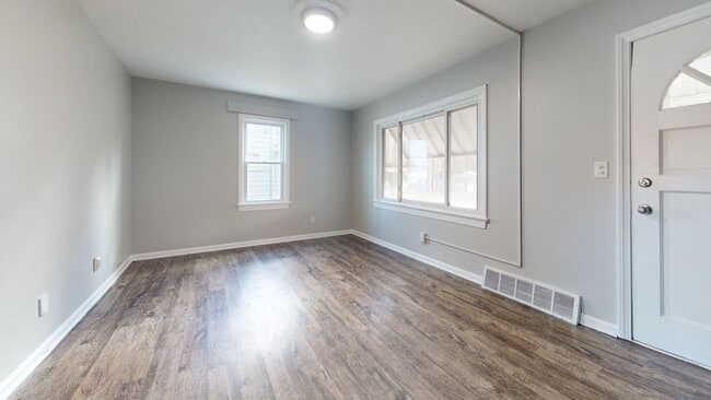 Building Photo - Fulton/W.58th neighborhood; 3 bedroom/2bat...