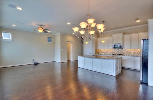 Building Photo - 1804 Cavanal St