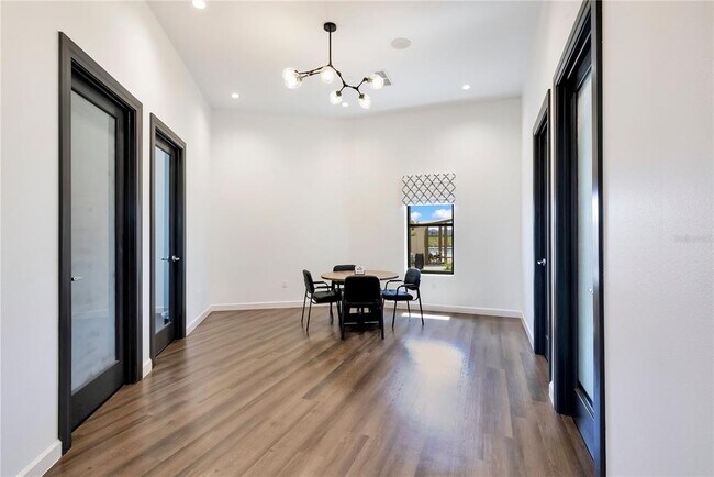 Building Photo - 2642 Runners Cir