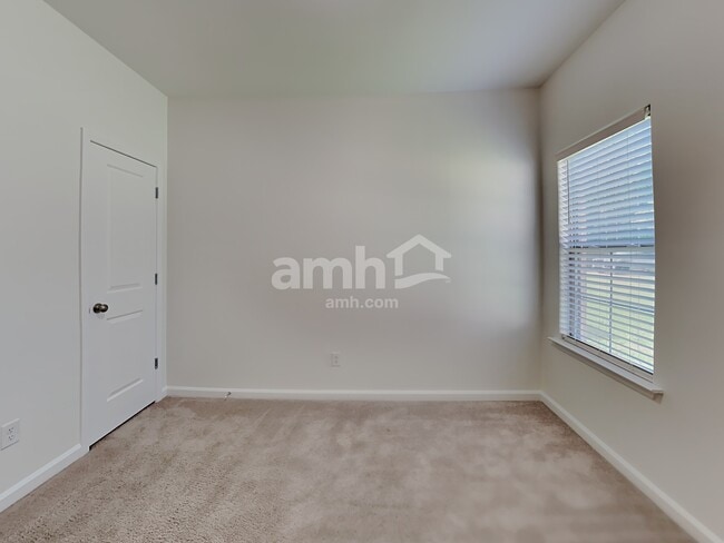 Building Photo - 5462 Stonecrest Dr