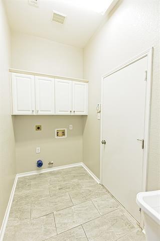 Building Photo - 2405 Hopkins Dr