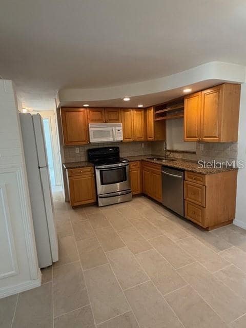 Building Photo - 4234 Ridgefield Ave