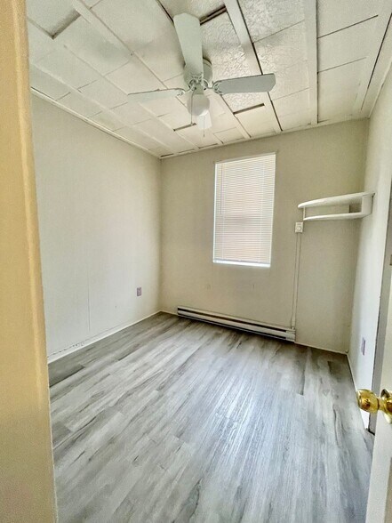 Building Photo - 3 Bedroom Home Available Now