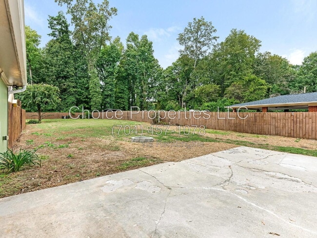 Building Photo - 1174 Robinhood Cir