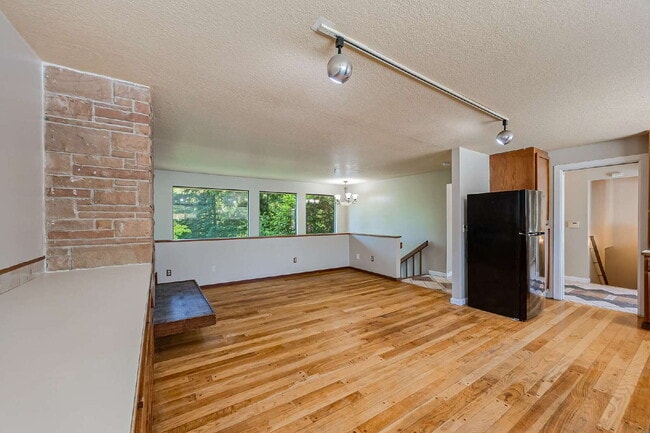 Building Photo - Five-bedroom in Kent, Scenic Hill Neighbor...