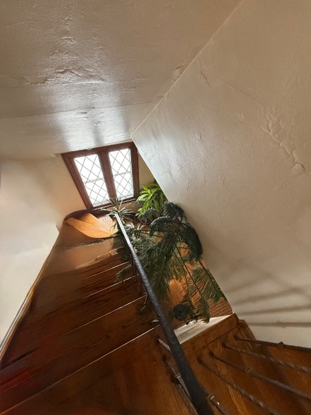 Building Photo - 3665 Glencairn Rd