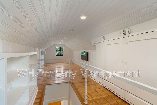 Building Photo - 541 Skyview Dr