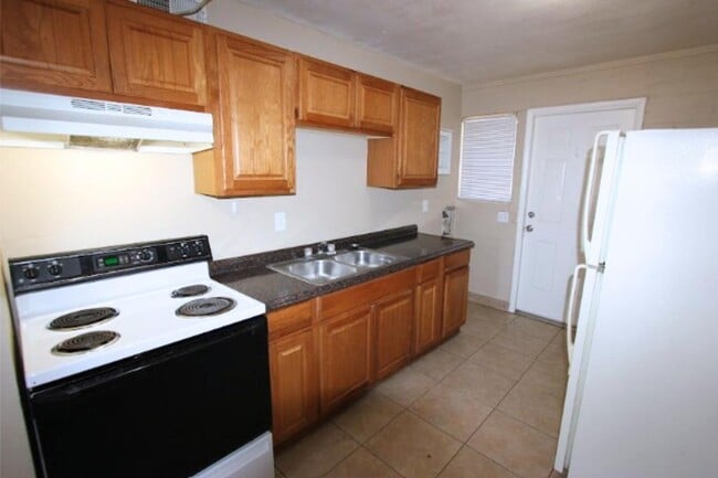 Building Photo - 320 S Allen