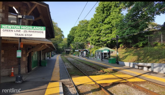 Building Photo - One Bedroom ** Newton Highlands Village ~ MBTA GL-D