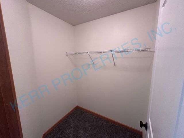 Building Photo - FREE RENT! Beautiful 1900 square foot 3 be...