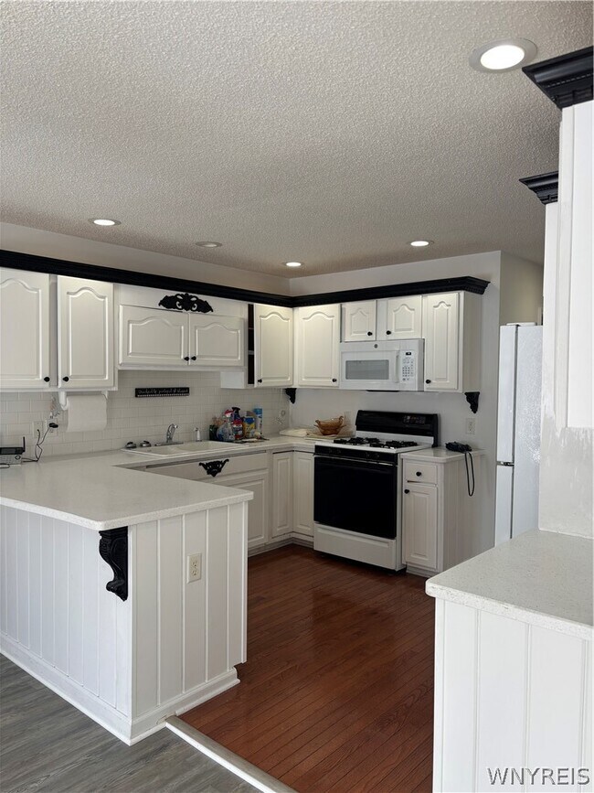 Building Photo - 3011 Cloverbank Rd