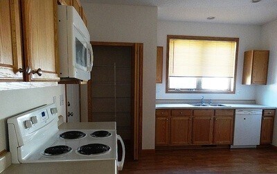 Building Photo - Lots of Rooms