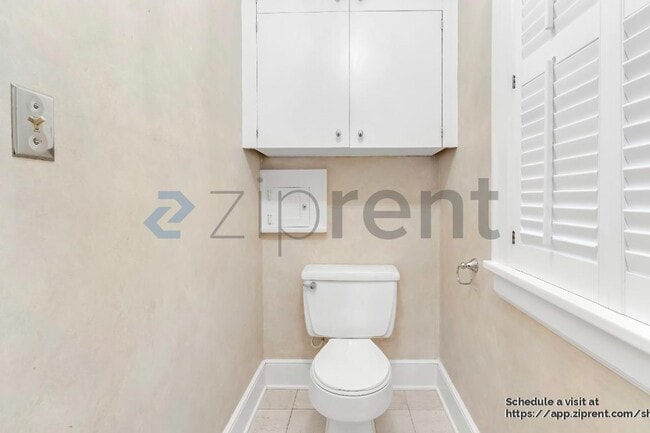 Building Photo - 3010 SE Lambert St