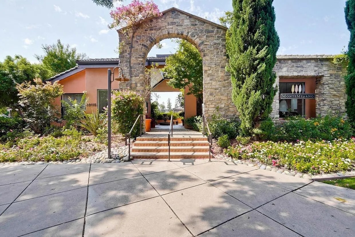 Building Photo - 39219 Guardino Dr