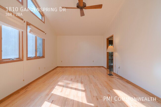 Building Photo - 3 Bed / 2 Bath Single Family (Available 7/...