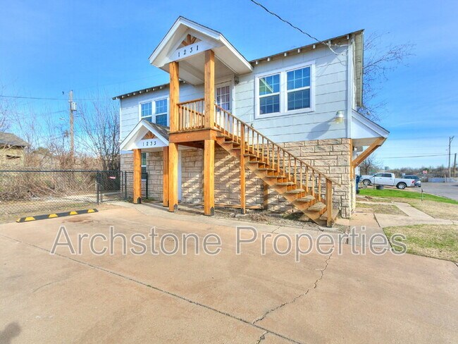 Building Photo - 1233 N Grand Blvd