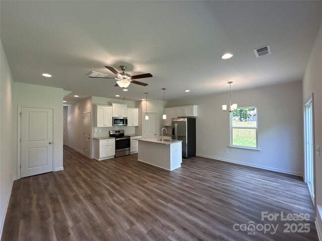 Building Photo - 6305 Lake Dr
