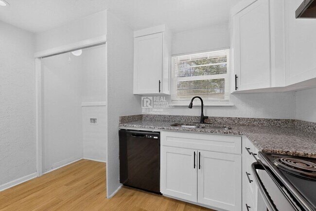 Building Photo - 1809 W Sanford St