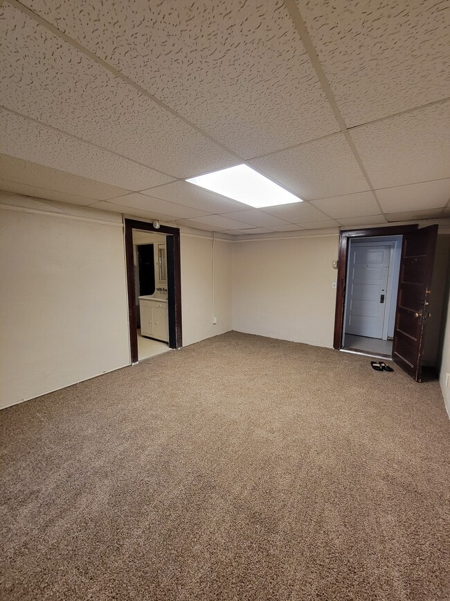 Building Photo - Best Apartments