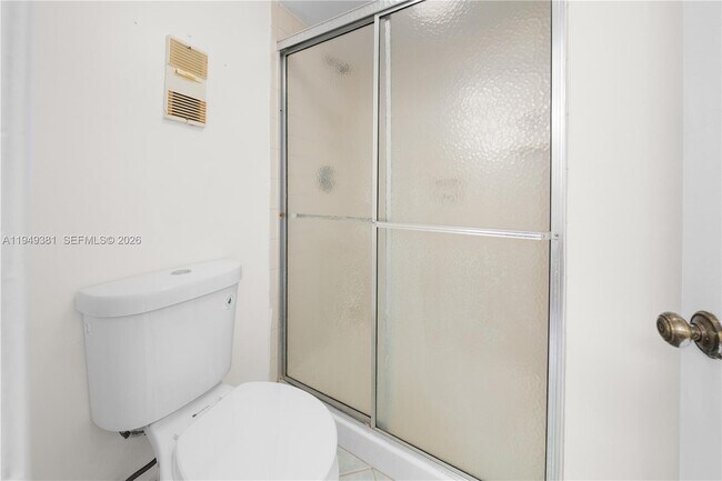 Building Photo - 20905 NE 8th Ct