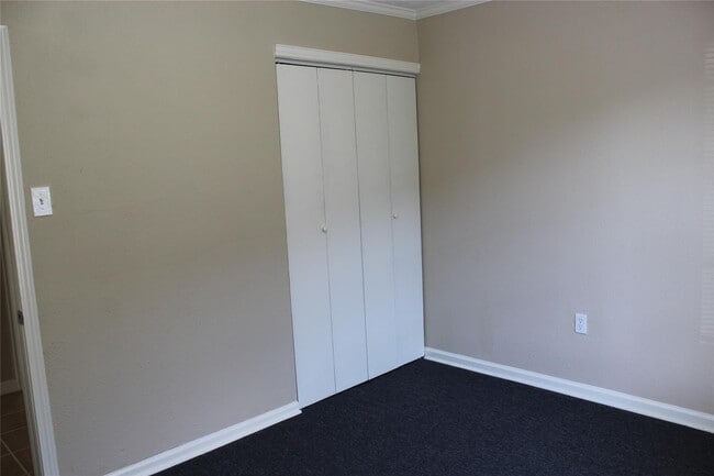 Building Photo - 7739 Greendowns St