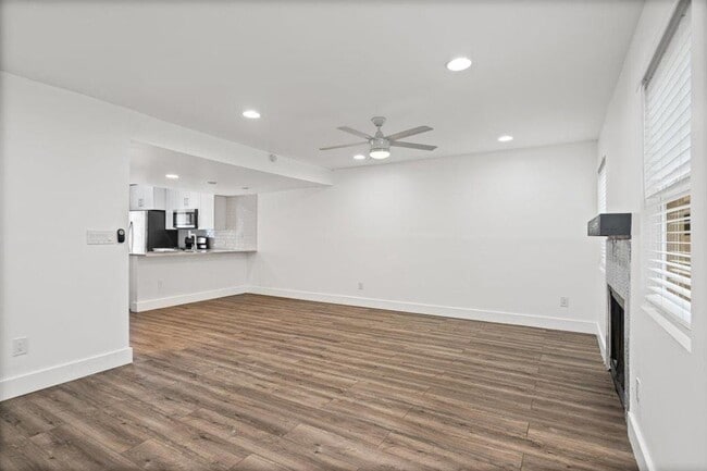 Building Photo - 6401 Chimney Creek Cir