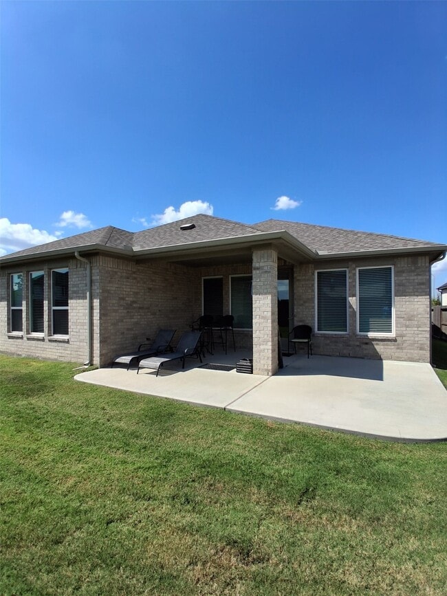 Building Photo - 22231 Sam Raburn Dr