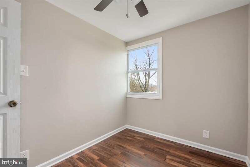 Building Photo - 1003 Fredonia Ct