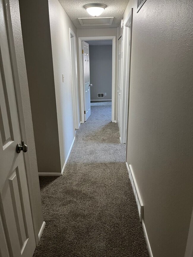 Building Photo - Beautifully Renovated 4bd 3bth Home Move I...