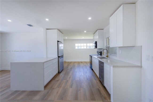 Building Photo - 2568 NW 34th Terrace