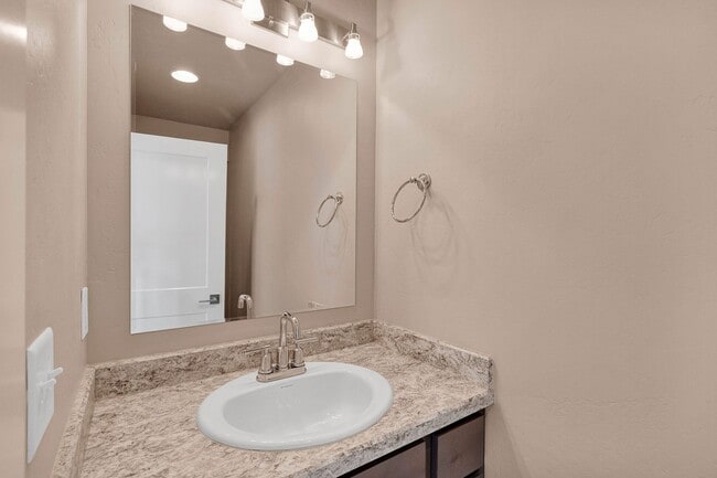 Building Photo - 3 Bed 2.5 Bath Townhome With Garage | $2,6...
