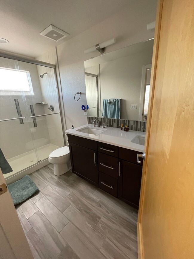 Building Photo - Louisville Town-Home Near Downtown!